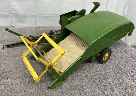 1/16 John Deere 12A pull-type combine, no box