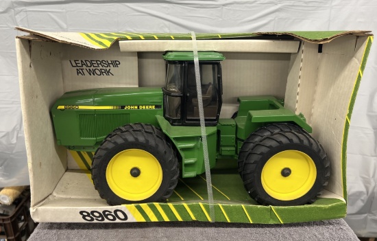 1/16 John Deere 8960 4WD tractor, Breaking New Ground Shattering Old Limits,