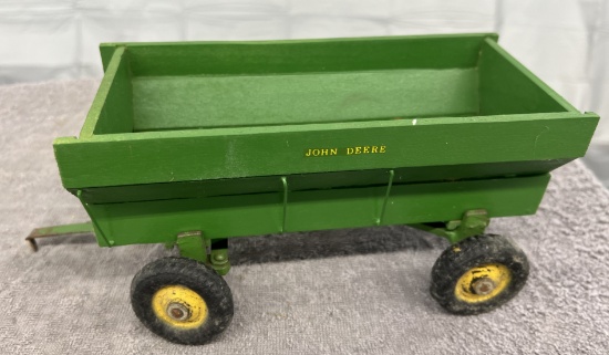 1/16 John Deere running gear with wood flare box, no box