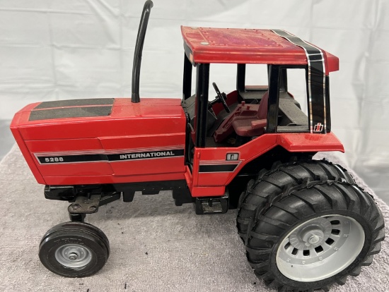 1/16 International 5288 2WD tractor, duals, no box