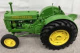 1/16 John Deere 2 Cylinder tractor, Custom, Gilson Rieke, prefer local pick up only
