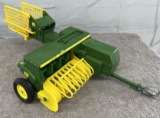 1/16 John Deere small square baler with thrower, no box