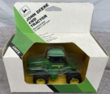 1/64 John Deere 8850 4WD tractor, new in bubble