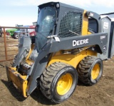 261A 372-845 John Deere Model 328D Skid Steer Loader, 2 Speed, Hand and Foot Controls,