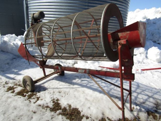 895. Sno-Co Grain Cleaner with Electric Motor on Transport