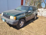 920. 1995 Jeep Laredo, 4 X 4, 6 Cylinder, AT, Power Windows and Locks, Buck