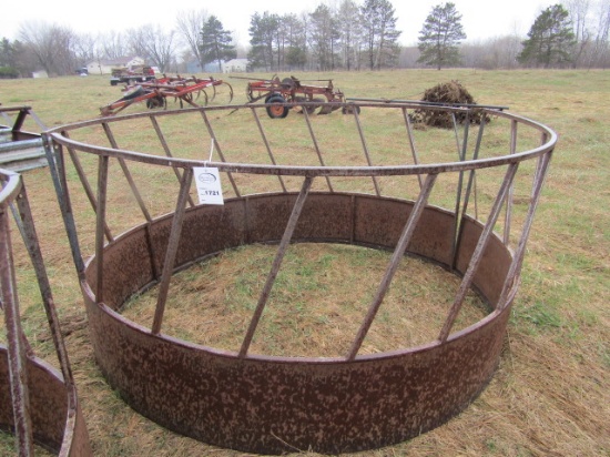 1721. Round Bale Feeder with Hay Saver