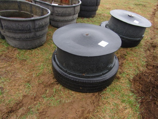 1727. Poly Mineral Feeder on Rubber Truck Tire