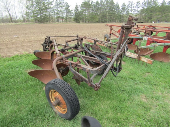 1828. IH 3 X 16 Inch Hydraulic Lift Pull Type Plow with Cylinder