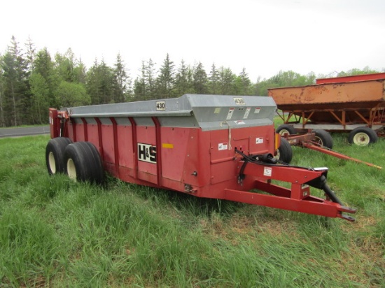 1901. Nice H&S Model 430 Tandem Axle Manure Spreader, Poly Floor, Hydraulic