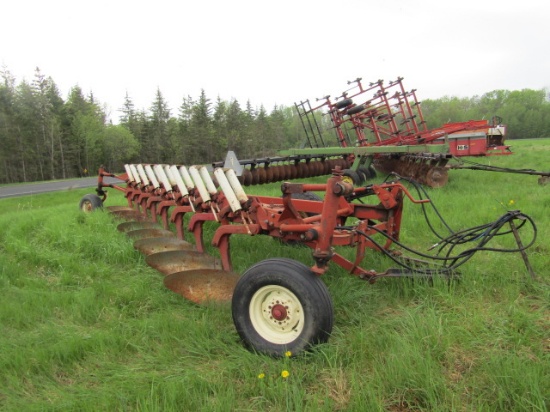 1904. IH Model 700 8 X 18 Inch Automatic Reset ON Land Pull Ttype Plow