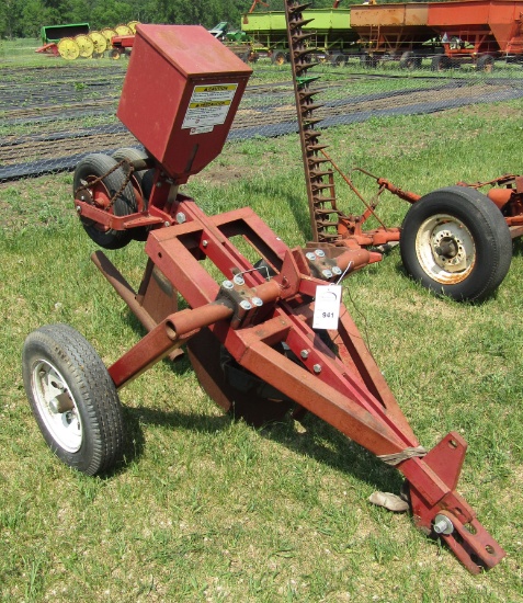 941. Nice Elston Pull Type Gopher Poisoner, Hyd. Lift. ( Needs Hyd. Cyilnde
