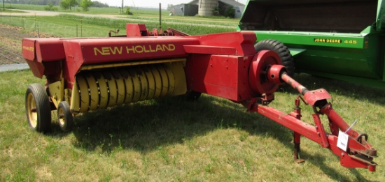 960. New Holland Model 273 Hayliner Square Baler