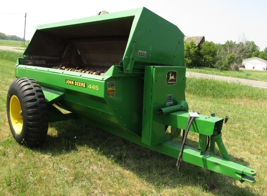 961. John Deere Model 445 Side Discharge Manure Spreader, Reconditioned, Ni