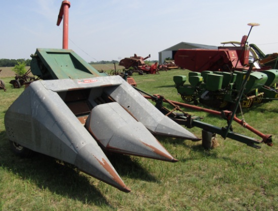 962. New Idea Model 324 Two Row Wide Picker / Sheller