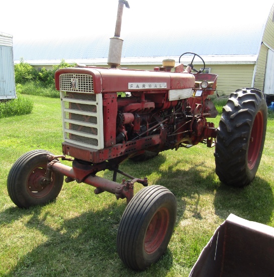985. 1961 IH Model 560 Diesel Tractor, Wide Front, TA, 16.9 X 38 Inch Rear