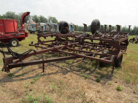 830. Hinniker 26 FT. Flat Fold Field Cultivator, Walking Tandems on Main Fr