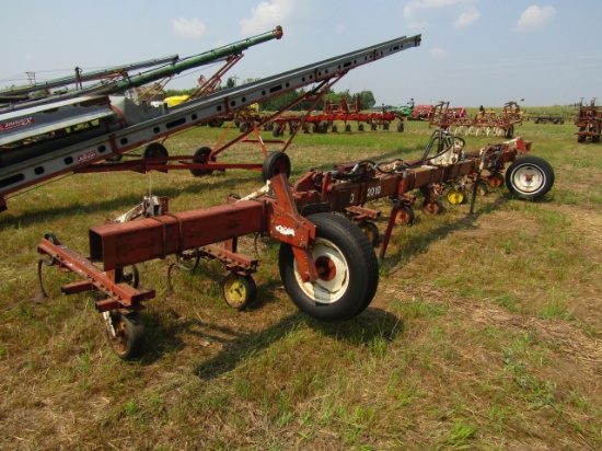 844. Westgo 3 Point 8 Row X 38 Inch Hyd. Fold Cultivator