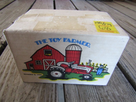 68. 286-579. 1/16 FORD 901, 1986 TOY FARMER, T
