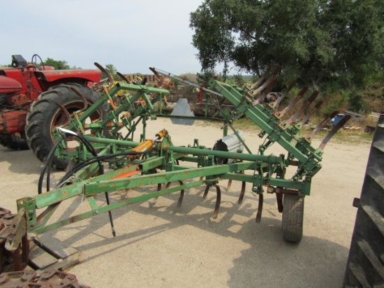 471.                . 18 FT. FIELD CULTIVATOR WITH WINGS, T