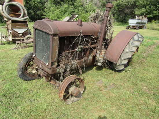 23. MCCORMICK 1530 TRACTOR, (ENGINE IS FREE, PARTS OR REPAIR)