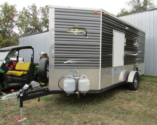 616. VERY NICE 2019 14FT. ICE CASTLE TOY HAULER, RUBBER FLOOR, FOAM INSULAT