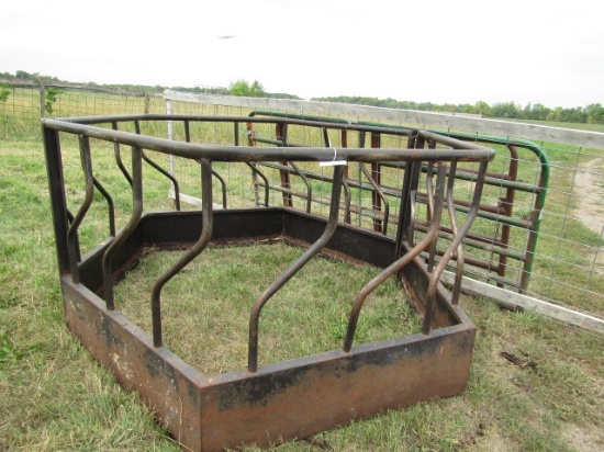 261. ROUND BALE FEEDER WITH HAY SAVER