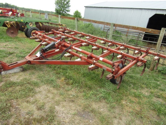 280. IH MODEL 45 15 FT. VIBRA SHANK FIELD CULTIVATOR