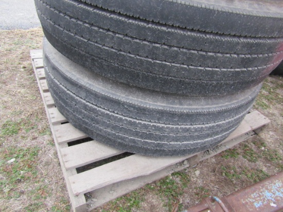 1049-C. (1) 111R / X 22.5 TIRE AND 8 HOLE RIM