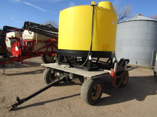 897. 1600 GALLON TOP FILL POLY TANK, AUTO FILL HOSE ON 8 X 10 FT. FLAT BED A
