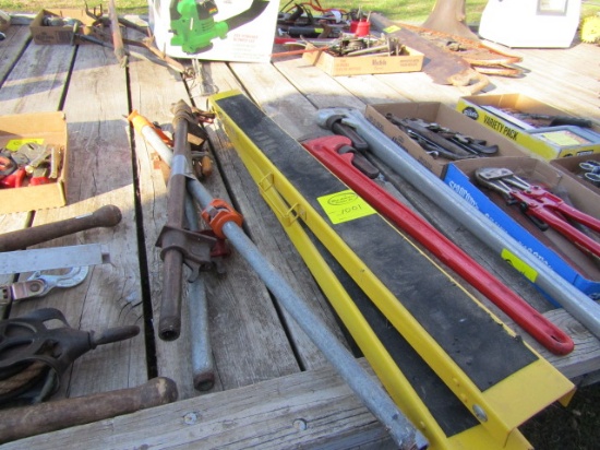 1001. BAR CLAMPS, COLLAPSABLE SAW HORSED