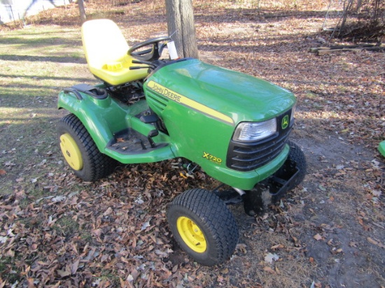 965. JOHN DEERE MODEL X 720 ULTIMATE HYDROSTATIC LAWN TRACTOR, POWER STEERI