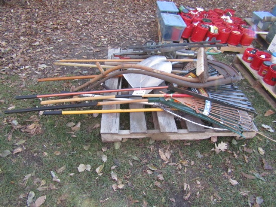 991. PALLET OF SHOVELS, RAKES, SCYTHES, GARDEN BENCH BRACKETS, & MISC.