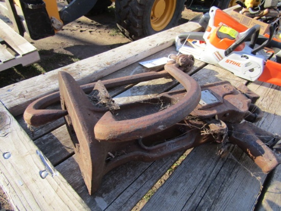 996. LOG TONGS AND # 22 HD TRACK JACK