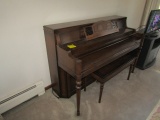 1037. STUDIO PIANO