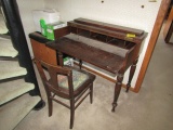 1040. SMALL DESK AND CHAIR
