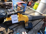 998. DEWAL 60 V FLEX VOLT LEAF BLOWER WITH CHARGER