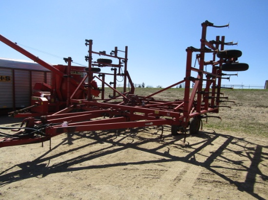 1696. 397-921, IH 4900 30 FT. FIELD CULTIVATOR, WALKING TANDEMS ON MAIN FRA