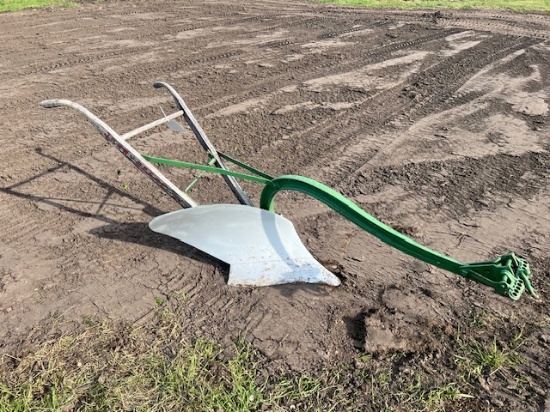 177. JOHN DEERE WALKING PLOW