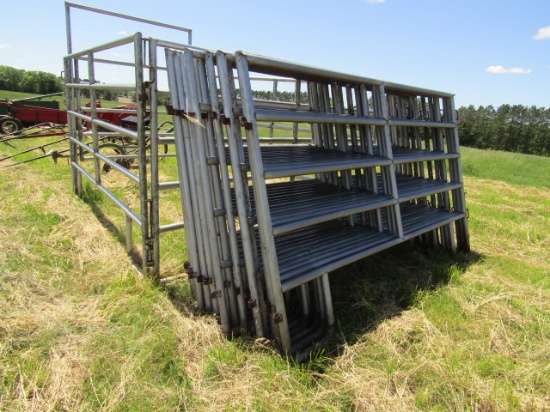 211. JOHN LYONS 60 FT. ROUND PEN, INCLUDES 18 10 FT. SECTIONS AND 1 5 FT. W