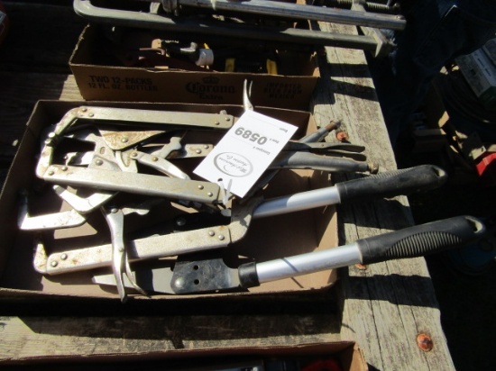 589. (4) 4 WELDING CLAMPS & MACHO SHEAR