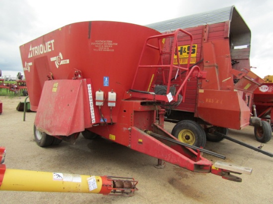 879. 314-697. TRIOLET 2-2100 TWIN SCREW TRAILER TYPE TMR MIXER, RH DISCHARG