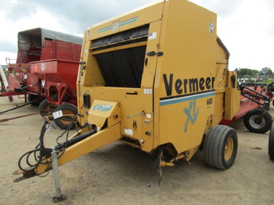 882. 318-718 VERMEER XL SERIES 605  ACU BALE NET WRAP / TWINE TIE ROUND BAL