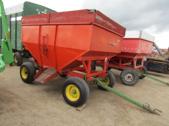886. 324-751. KILLBROS 300 BUSHEL GRAVITY BOX, WOOD EXTENSIONS, ON JD 1065
