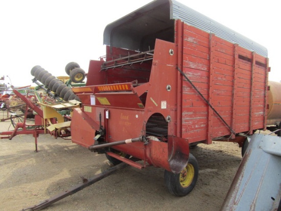 913. 338-813. H&S XL LOAD MASTER 14 FT. FORAGE BOX ON MN 10 TON 4 WHEEL WAG