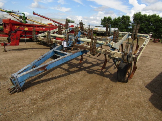 922. 348-891. DMI 13 SHANK CHISEL PLOW, TAX / SIGN ST3