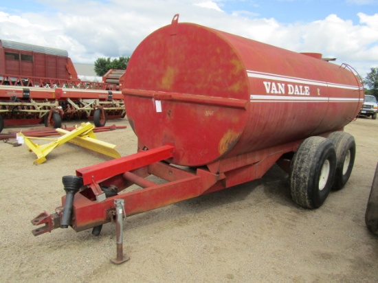 933. 371-951. WASTE HANDLERS 3400 GALLON LIQUID MANURE TANK, TANDEM AXLES,