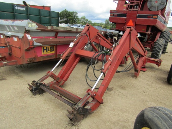 940. 385-984. CIH 96L HYDRAULIC LOADER, BRACKETS, NO BUCKET, TAX