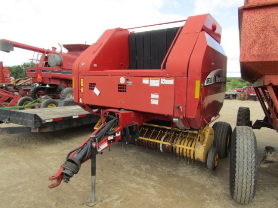 943. 391-1014. NEW HOLLAND BR780 NET WRAP AND TWINE TIE ROUND BALER, 5 X 5 BALES,