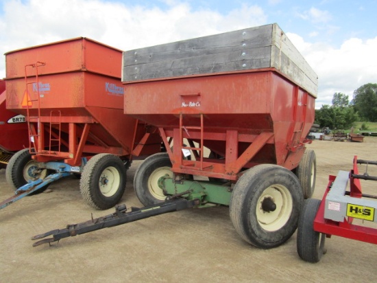 945. 378-1030. NUBILT 300 BUSHEL GRAVITY BOX, WOODEN EXTENSIONS, ON J&M 13 TON HD FOUR WHEEL WAGON,